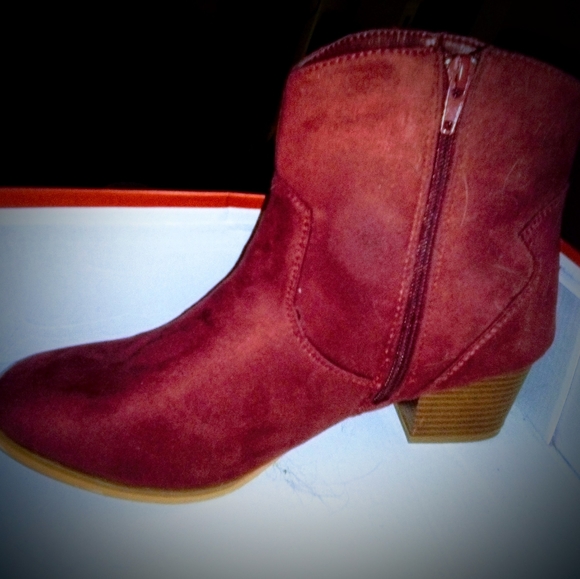 Western Bootie Size 10 Wine NIB - Picture 1 of 4